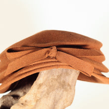 Load image into Gallery viewer, Vintage 30s /40s high-fashion women&#39;s Edgar Lorie brown Tilt Hat Felt or velour fabric
