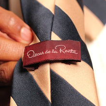 Load image into Gallery viewer, Vintage Oscar De La Renta 80s tie
